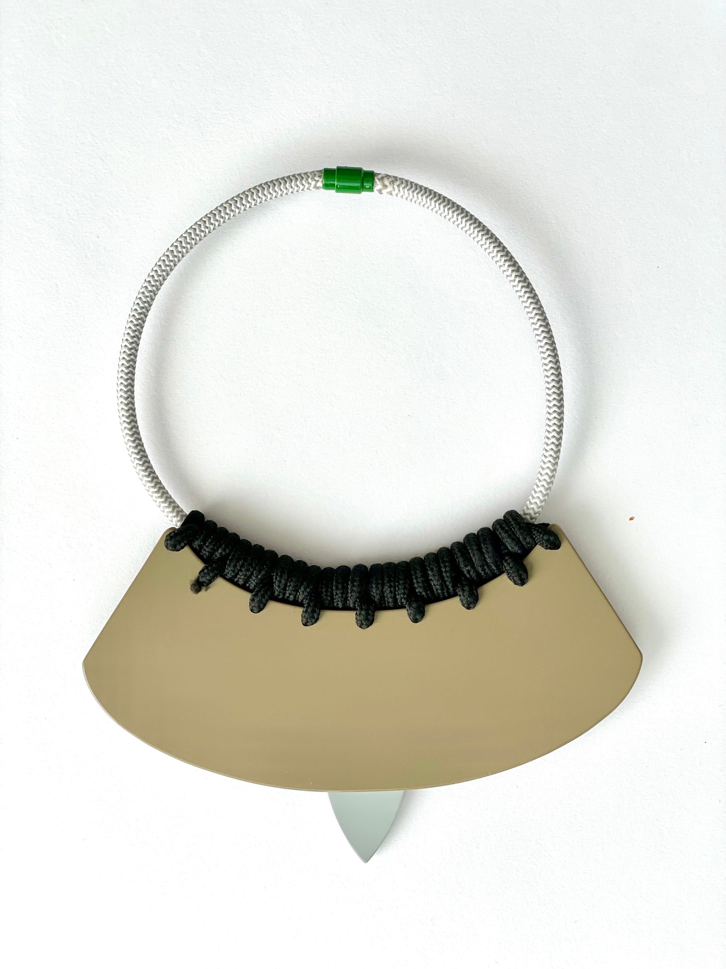 Bib Collier Nocturne taupe